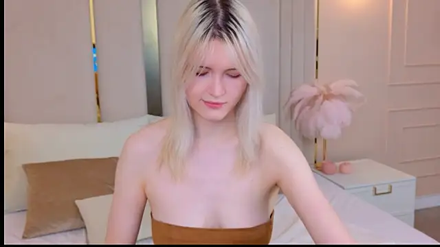 NellieLoyns online show from November 28, 6:00 pm