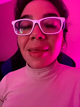 Snapshot of StarSex22 chatting on October 19, 6:15 am StarSex22 online show from October 19, 6:15 am