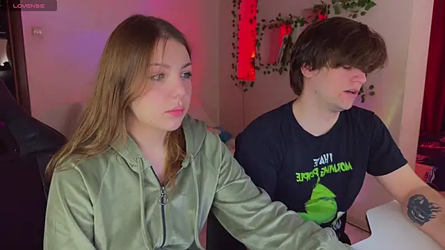 RobertAndLinela online show from April 28, 1:26 pm