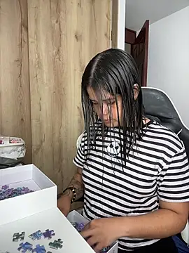 pretty angela1 online show from December 4, 12:29 pm