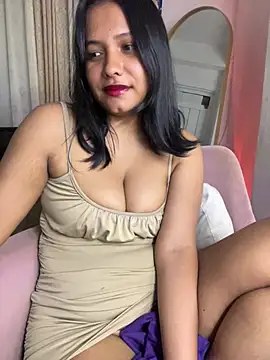 Ninabrunette18 online show from August 4, 9:04 am