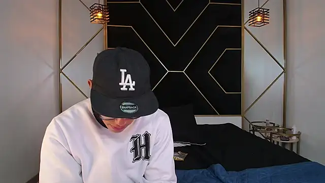 Snapshot of RyanPricee chatting on October 17, 4:05 am RyanPricee online show from October 17, 4:05 am