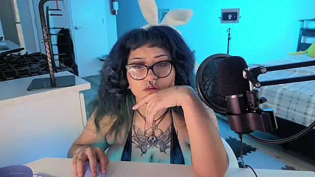 deluxxxeblu online show from June 10, 11:58 pm