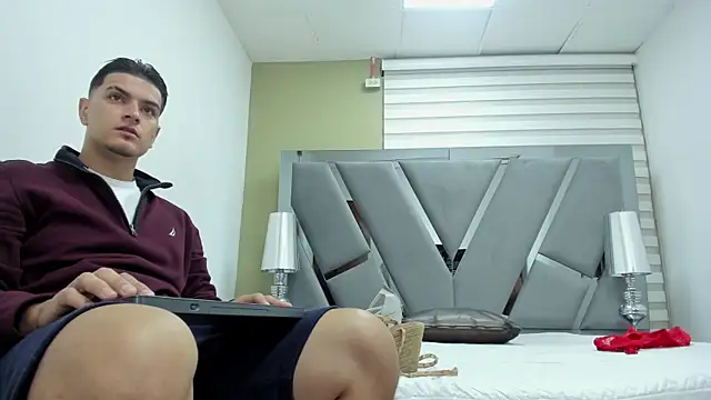 DAVID VICTORIAA online show from July 21, 1:12 pm