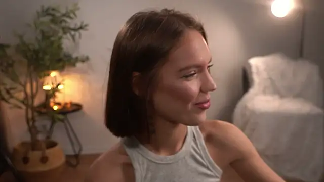 alittlestarrr online show from November 4, 5:01 am