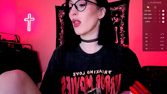 Snapshot of Miss_Alice__ chatting on October 15, 12:35 am Miss Alice online show from October 15, 12:35 am