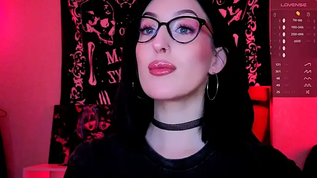 Snapshot of Miss_Alice__ chatting on October 19, 12:56 am Miss Alice online show from October 19, 12:56 am