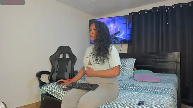 Snapshot of madisonbrunette chatting on October 14, 3:53 am madisonbrunette online show from October 14, 3:53 am