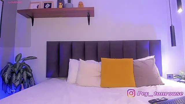 Snapshot of peytonrosse chatting on October 7, 8:02 pm peytonrosse online show from October 7, 8:02 pm