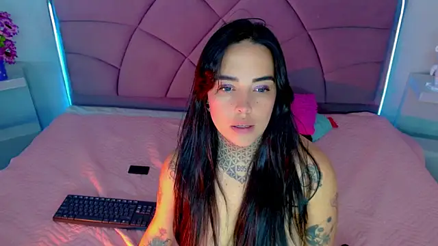 Carolaine01 online show from November 10, 10:38 pm