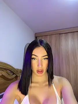 Maddy Jones online show from June 12, 1:46 am