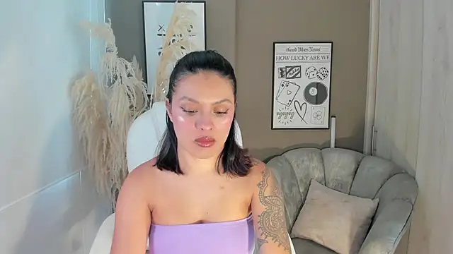 NiiaEvanss online show from April 7, 3:14 pm