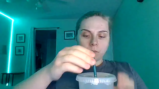 HappyIva online show from November 12, 1:14 am