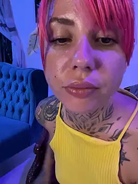 Izy cute  online show from April 30, 1:44 am