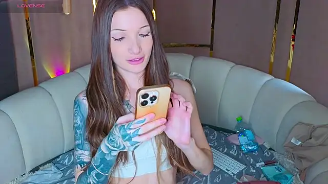 emilytrays online show from July 1, 6:13 am