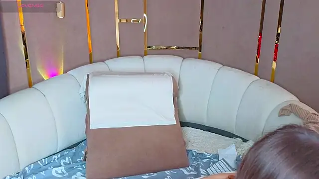 emilytrays online show from June 29, 10:59 am