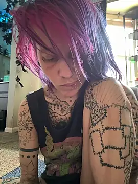 trashbrat online show from July 22, 7:48 pm
