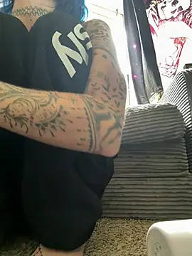trashbrat online show from August 3, 5:40 pm