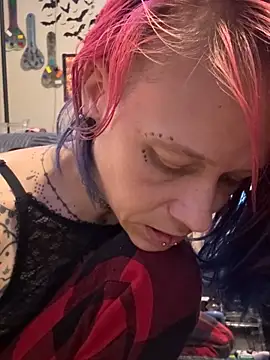 trashbrat online show from June 16, 2:45 am