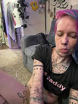 trashbrat online show from March 19, 7:35 am