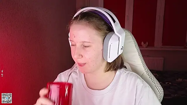 mon lola online show from September 14, 4:27 pm