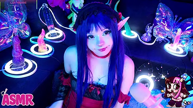 LaytonBox online show from June 10, 12:15 pm