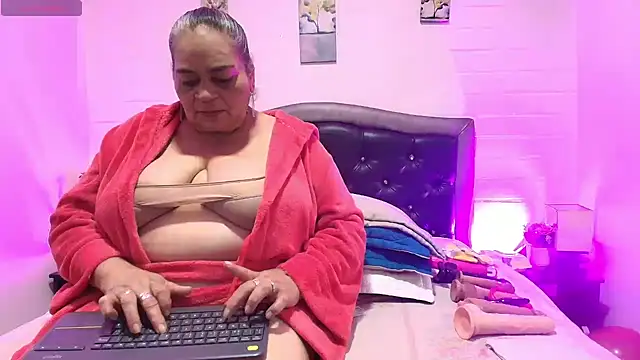 QueenMatturex online show from June 10, 7:45 pm