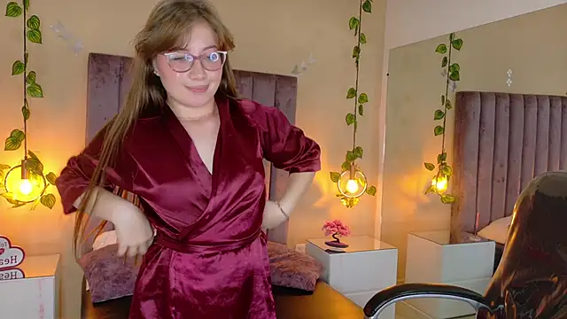 Dahlia Rousse online show from February 14, 7:32 am