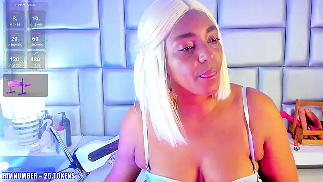 LovelyNickii online show from November 22, 3:04 pm