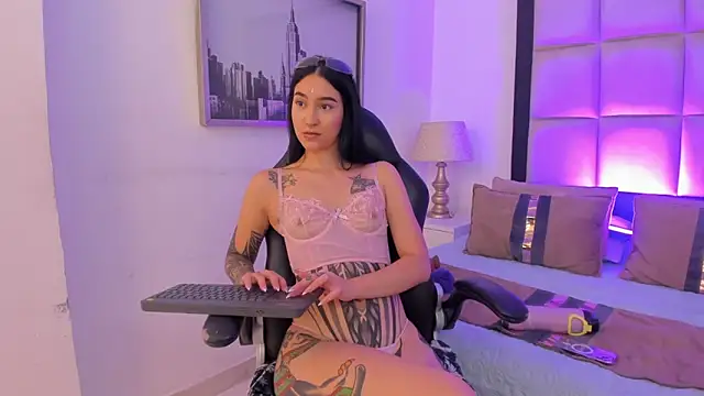 MeganPresleyy online show from July 19, 10:45 pm