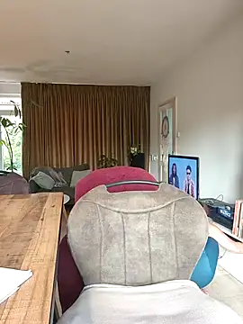 Snapshot of cumtomama chatting on October 14, 8:28 am cumtomama online show from October 14, 8:28 am