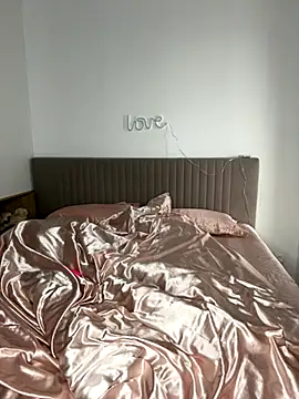 anna elfi online show from October 18, 10:18 am