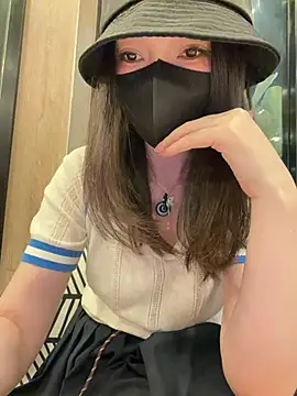 nainai2002 online show from March 13, 4:19 pm