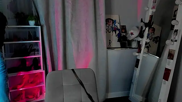 Sahara Shields online show from December 19, 10:51 am