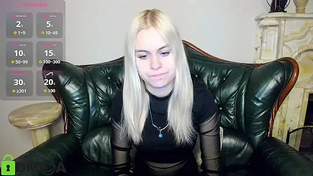 Snapshot of HillEva chatting on October 13, 8:33 pm HillEva online show from October 13, 8:33 pm