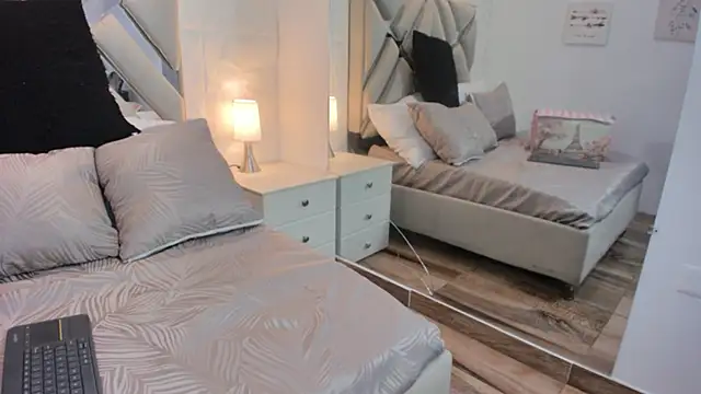 raquell moore online show from September 14, 5:33 pm