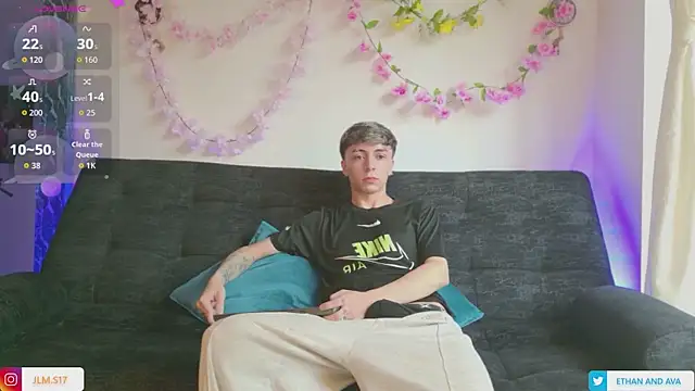 ethan and ava online show from July 31, 12:39 pm