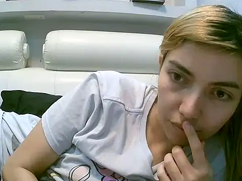 Snapshot of VittoriaTaylor chatting on October 4, 4:29 am VittoriaTaylor online show from October 4, 4:29 am