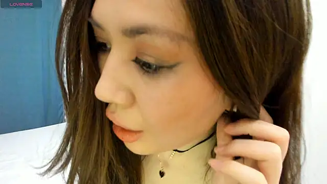 Snapshot of novaaskyy chatting on September 10, 4:29 pm novaaskyy online show from September 10, 4:29 pm