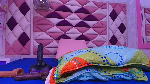 Auroraa miller online show from November 9, 12:12 pm