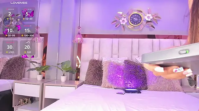 ArianaGolden online show from November 8, 3:17 pm