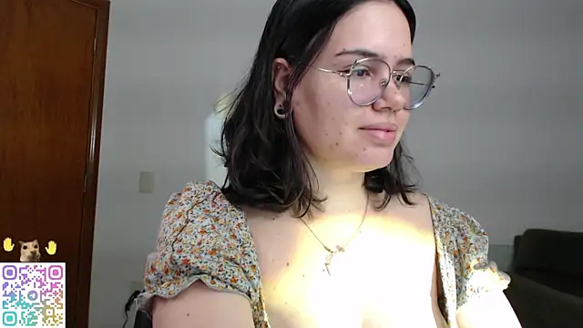 crystalll room online show from June 22, 3:11 am