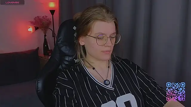 JessieVibes online show from June 9, 1:43 pm