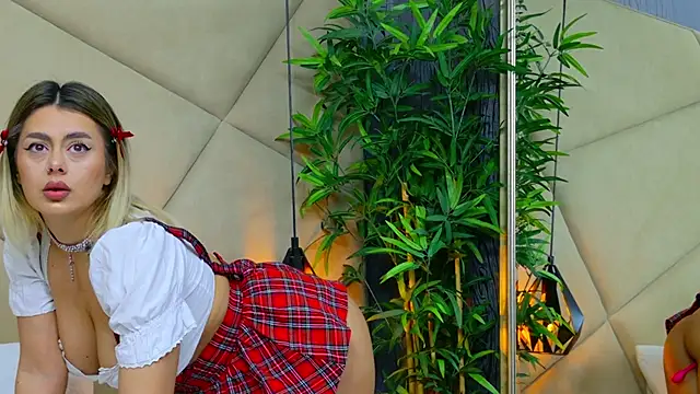 ChloeFrost online show from April 29, 5:21 am