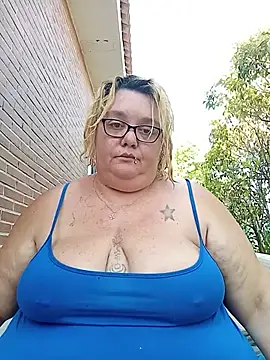 diosacurvy1984 online show from July 9, 5:37 pm