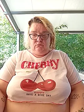 diosacurvy1984 online show from July 8, 4:42 pm