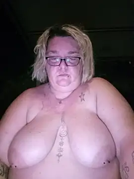 diosacurvy1984 online show from June 20, 11:30 pm