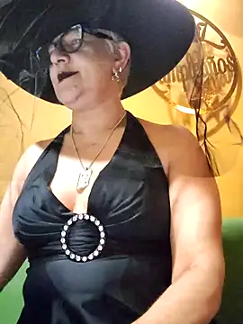 ilonna2025 online show from October 31, 10:14 pm