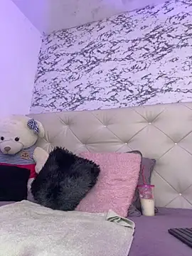 Lili  taylor online show from September 16, 2:30 am