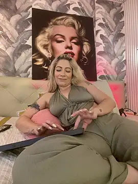 viktoria davis  online show from July 12, 1:28 am